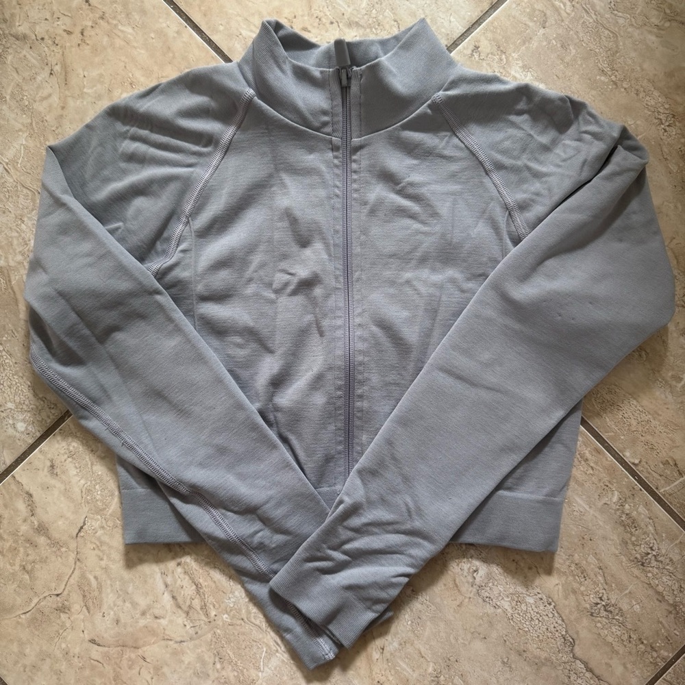 Alphalete Light Gray Zip-Up Crop Hoodie